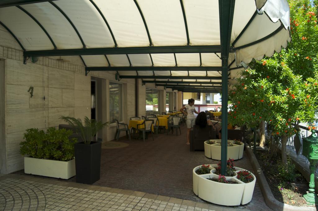 Aron Hotel Rimini Exterior photo